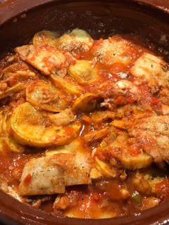 Una foto de Bacalao con papas en salsa de tomate