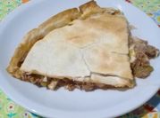 Una foto de hojaldre rellena de carne molida