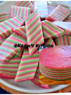 A picture of KUE LAPIS (Steamed Layer Cake).