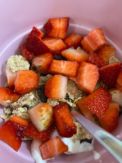 Una foto de Yogur con fruta y avena