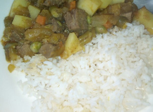 Una foto de Goulash de carne y verduras!