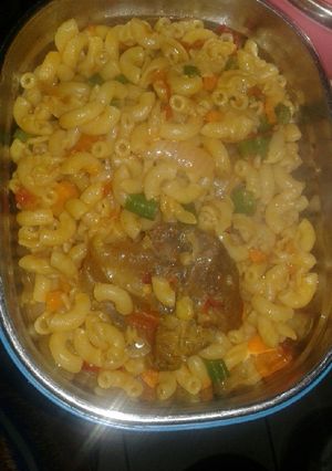 A picture of School lunch Macroni n beef.