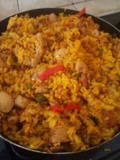 Una foto de Arroz con Pollo y Chuleta Ahumada