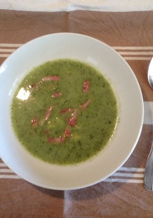 Une photo de Velouté de Mâche campagnard