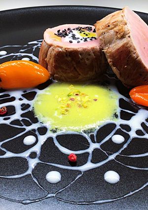 Foto di Filetto di maiale con salsa di peperoni e crema di gorgonzola