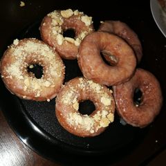 A picture of Yummy doughnuts.