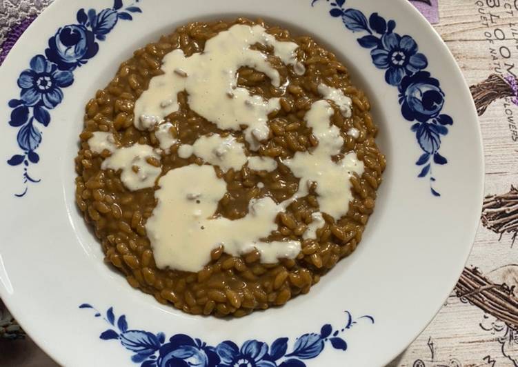 Risotto all’aglio nero e crema al parmigiano