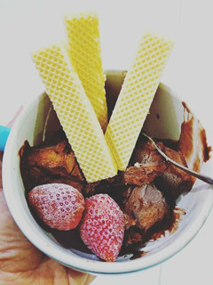 Foto resep Pondan Choco Chips with strawberry & Vanilla wafer Ice Cream
