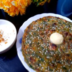 A picture of Methi & Bathua paratha.