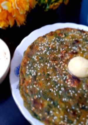 A picture of Methi & Bathua paratha.