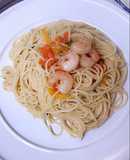 Pasta de camarones y vegetales