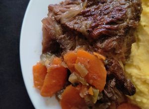 Una foto de Carne al jugo en olla a presión