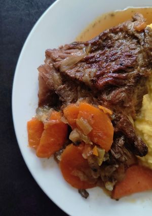 Una foto de Carne al jugo en olla a presión