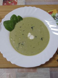 Spenótos cukkini krémleves, kaporral recept fotója