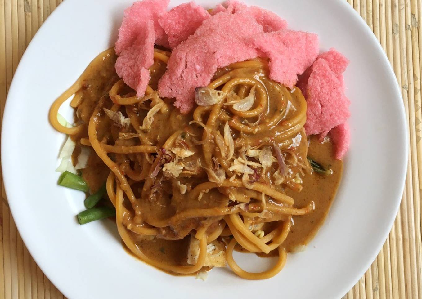 Mie pecal