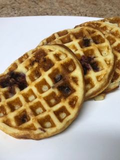 Una foto de Waffles de queso crema, berries y chocolate blanco a lo Chef G💪🏾🇵🇷🔥👨🏾🍳