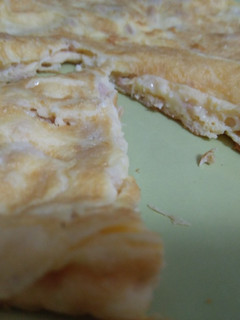 Una foto de Tortilla de atún y queso