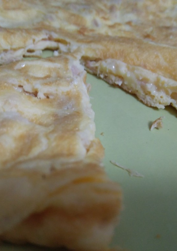 Una foto de Tortilla de atún y queso