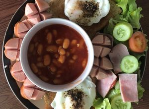 รูปของ ขนมปังปิ้งไข่ดาวน้ำ (poached egg)