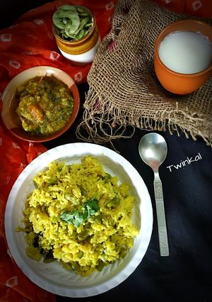 સુરતી પાપડી દાણા ની ખીચડી(Surti Papdi Dana Khichdi Recipe In Gujarati) રેસીપી મુખ્ય ફોટો