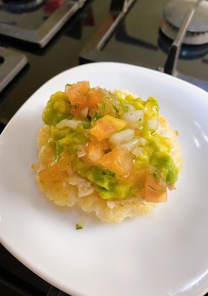Una foto de Arepa pollo - aguacate