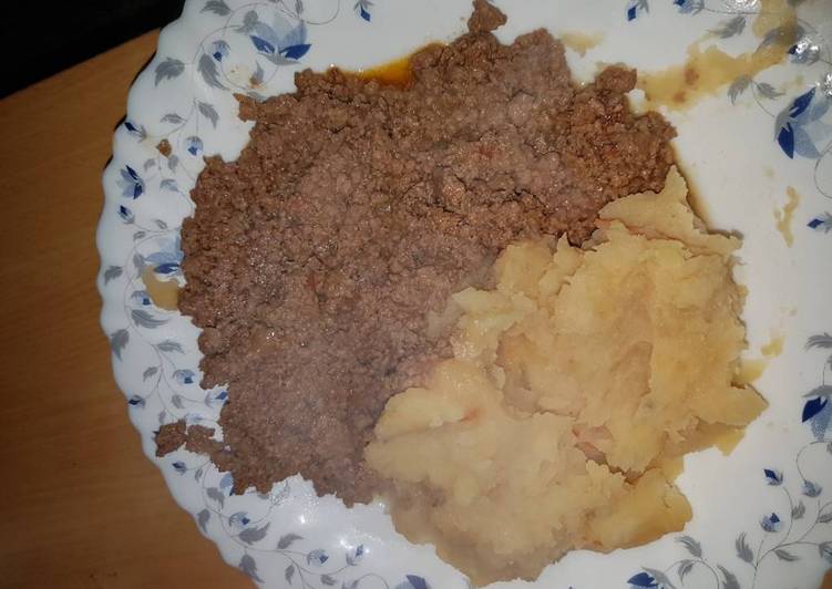 Recipe of Speedy Mashed Potatoes served with minced meat