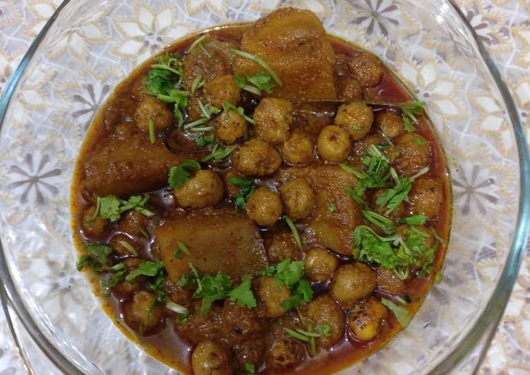 Recipe of Perfect Aloo Makhana Curry