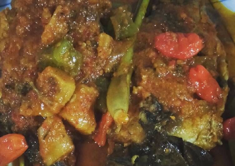 Cara mudah Membuat Ikan mas bumbu kuning yang Lezat Sekali