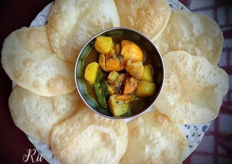 Loochi Poori and egg curry