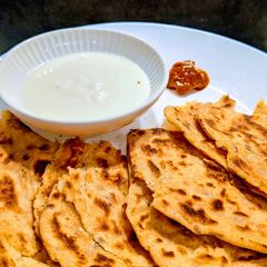 A picture of Aloo Lachha Paratha.