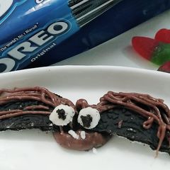 A picture of Bat chocolate oreo.