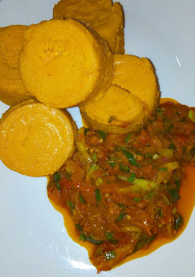 A picture of Moin moin with palm oil sauce.