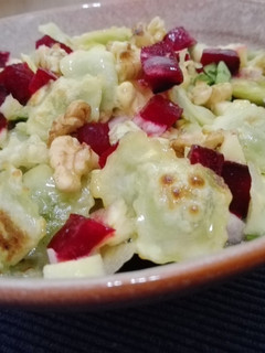 Una foto de Ensalada templada de sobras de raviolis cocidos