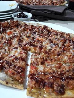 Una foto de Pizza barbacoa