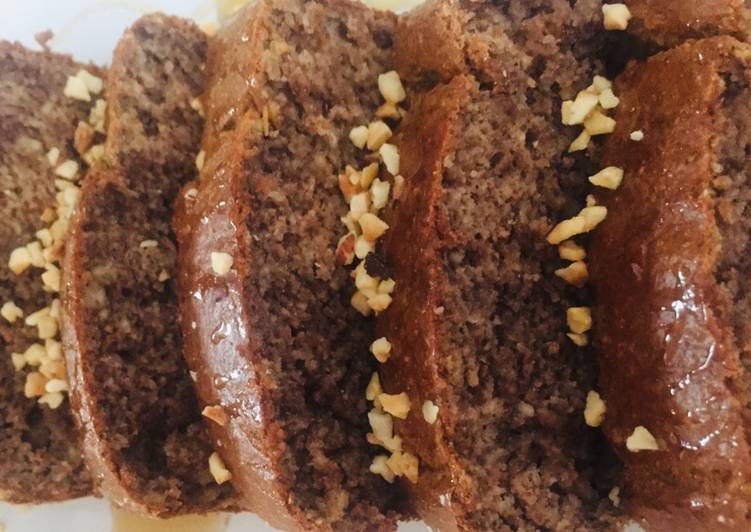 Bizcocho de avena, plátano y nueces sin azúcar ni aceite