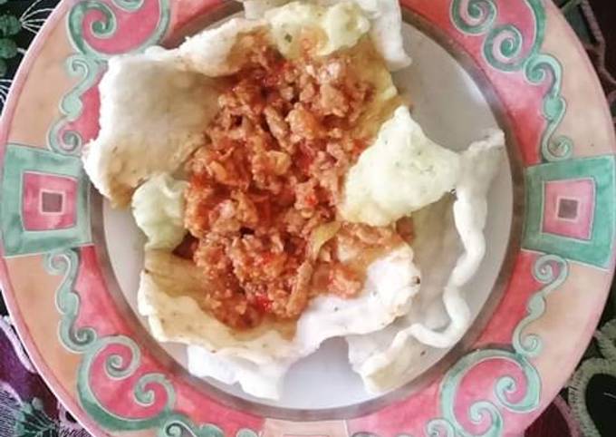 Kerupuk banjur sambal oncom