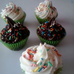 A picture of Orange Cup Cakes.