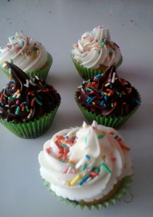 A picture of Orange Cup Cakes.