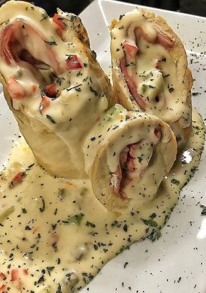 Una foto de Pechuga Rellena En Crema De Queso