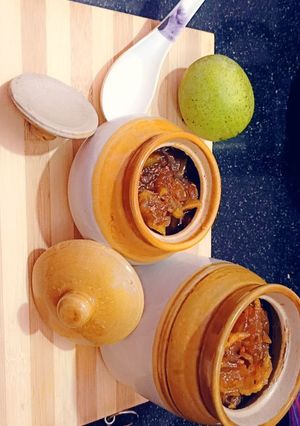 A picture of Chatpta pickle (Piquant pickle of raw mango).