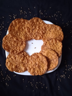 જીરા પુરી (Jeera Poori Recipe In Gujarati) રેસીપી મુખ્ય ફોટો