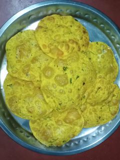 ধনিয়া মেথি পুরি (Dhaniya methi puri recipe in Bengali) রেসিপির প্রধান ছবি