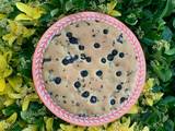Torta de arándanos y chispas de chocolate con harina de avena