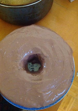 A picture of Hot chocolate chocolate cake w/ cream cheese frosting.