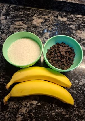 Una foto de Snack saludable de coco, banana y chocolate
