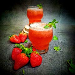 A picture of Strawberry mojito.