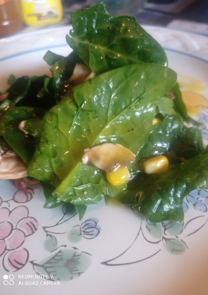 Una foto de Ensalada de espinacas con tocino