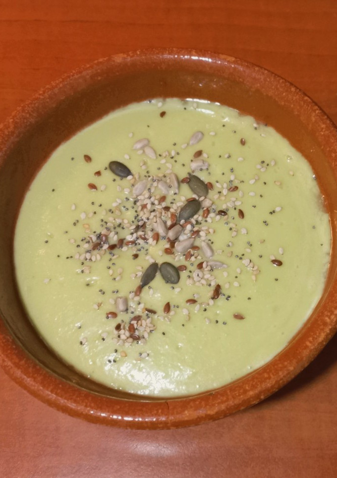 Una foto de "Gazpacho" de Aguacate y Pepino