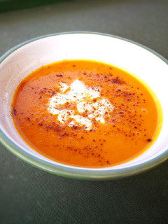 Una foto de Crema de calabaza, boniato y zanahoria