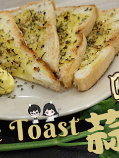 A picture of 【蒜香吐司 Garlic Toast】简单美味,早餐必备!.